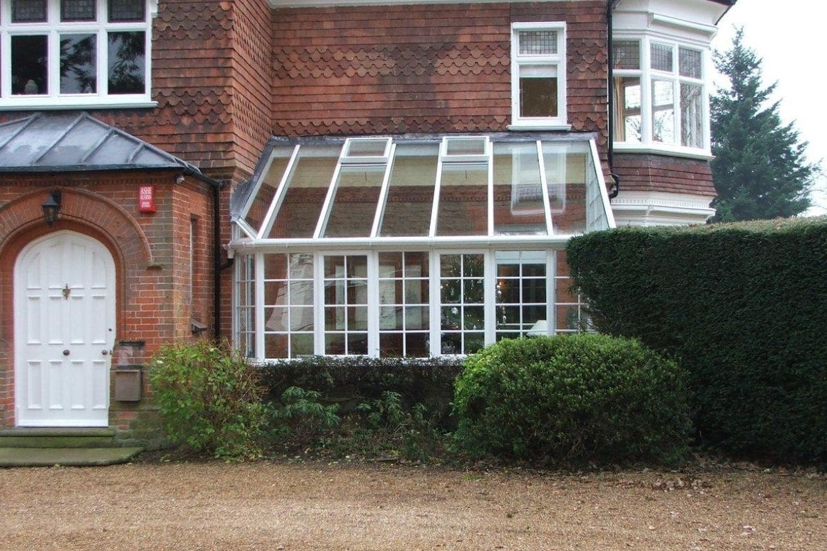 Lean-to uPVC conservatory to the side of the house