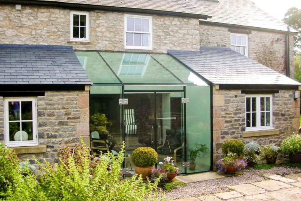 Lean-to frameless glass link extension