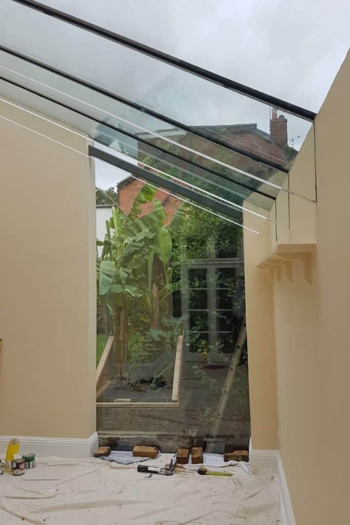 Small frameless glass side extension